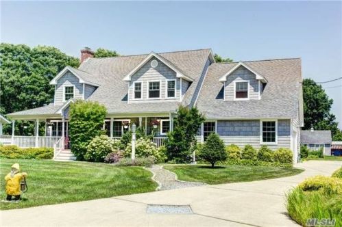 735 Corey Creek Ln, Southold, NY 11971-4810