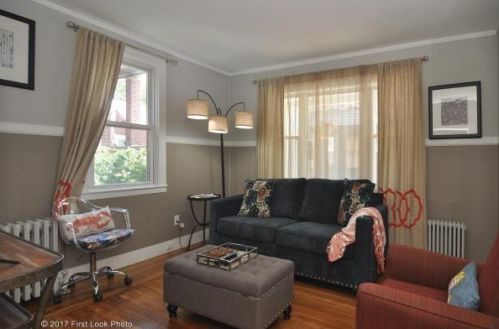 6 Pope St, Middletown, RI 02840-3426