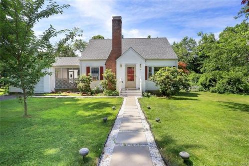 18 Laurel St, Bridgeport, CT 06611-3920