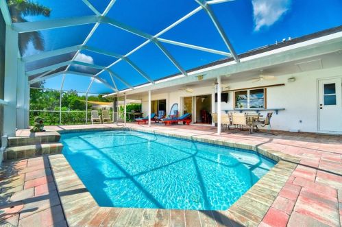 173 Big Springs Dr, Naples, FL 34113-8327