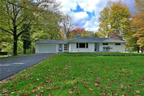 220 Warner Rd, Hubbard, OH 44425-2720