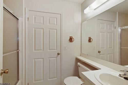 84 Whitehead Ln, East Brunswick NJ  08816-5633 exterior