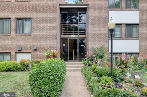 1418 Northgate Sq, Herndon, VA 20190-3734