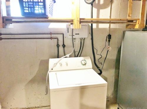 3 Hiram Ln, Bloomfield CT  06002-1224 exterior