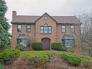 2210 Hassinger Ln, Glenshaw, PA 15116-3042