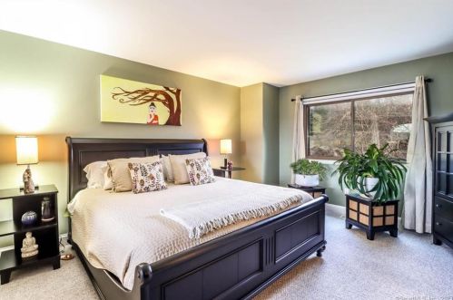 4 Pond View Dr, Brookfield Center CT  06804-3427 exterior