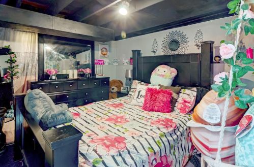 1045 Lyons St, Hammond IN  46320-2619 exterior