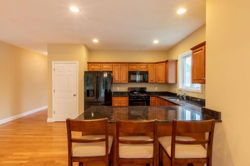2 Sugar Plum Ln, Londonderry NH  03053-3300 exterior