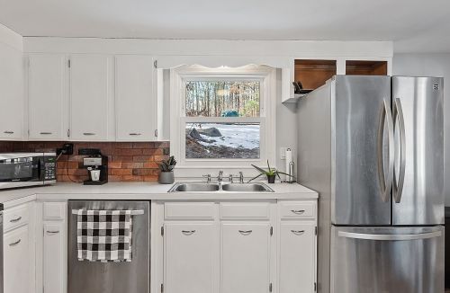 179 Main St, Salem NH  03079-1830 exterior