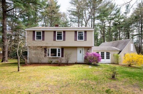 2 Pine Needle Ln, Plymouth, MA 02360-4921