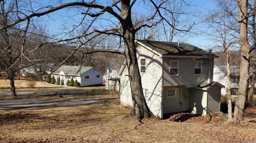 9 Upper Hillman Rd, Warwick NY  10990-2636 exterior