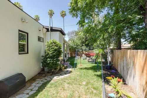 1137 Cypress Ave, Redlands CA  92373-5723 exterior