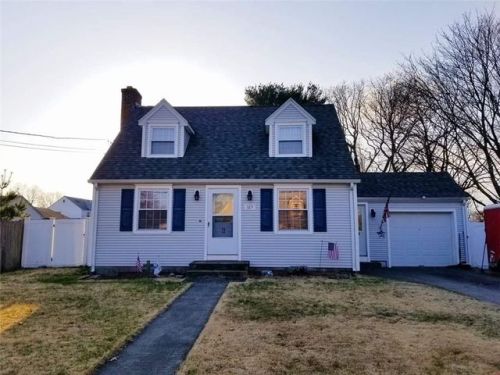 165 Massasoit Dr, Warwick, RI 02888-3326