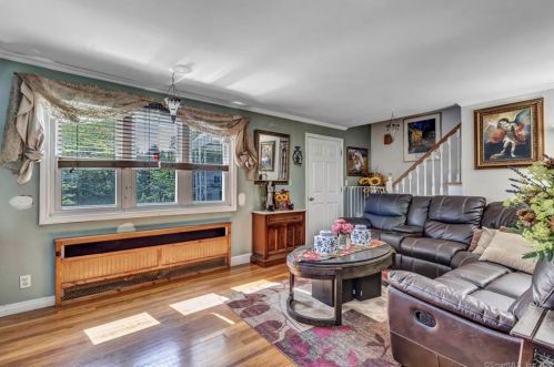 14 Lycett St, Bridgeport, CT 06606-1232
