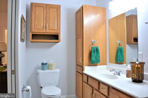 140 Donna Dr, Woodstock VA  22664-1146 exterior