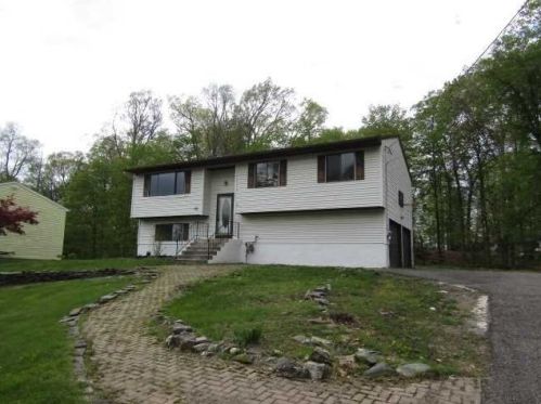 28 Raker Rd, Poughkeepsie NY  12603-5632 exterior