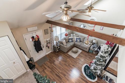 527 Spring Hill Dr, Harleysville PA  19438-2242 exterior