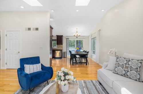 86 Hilltop Dr, Providence RI  02919-3013 exterior