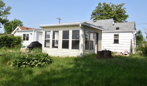 29906 Bridge Dr, Waterford, WI 53185-1702