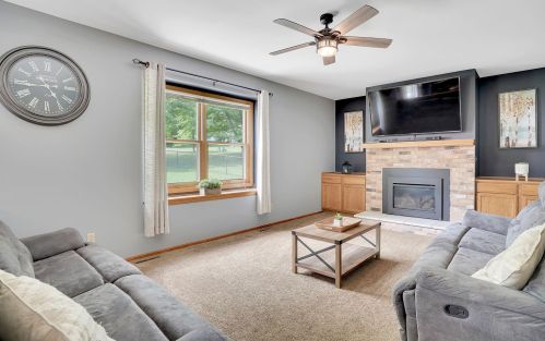 4722 Fairway Dr, Waterford WI  53185-3370 exterior