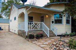 4832 10th Ave, Sacramento, CA 95820-2206