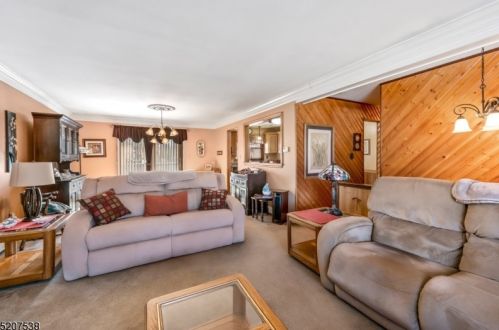 14 Reading Rd, Hopatcong NJ  07843-1023 exterior
