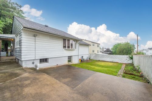 100 Cedarhurst Ave, West Paterson NJ  07424-3005 exterior