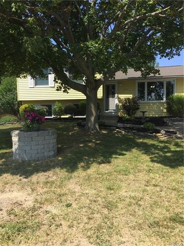6710 Grissom Ct, Derby, NY 14047-9563
