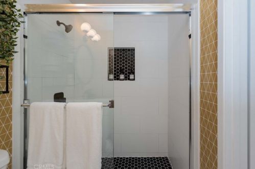 3670 Mesquite Ave, Palm Springs CA  92264-3400 exterior