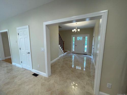 3 Stratford Rd, New Rochelle NY  10804-2519 exterior