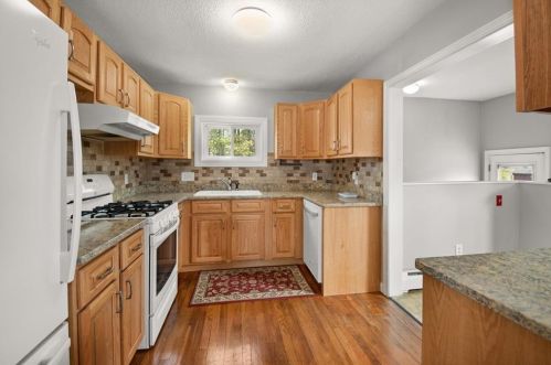 15 Hatfield St, North Kingstown RI  02852-4715 exterior