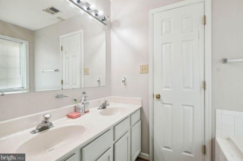 35 Amelia Ct, Fredericksburg VA  22405-6329 exterior