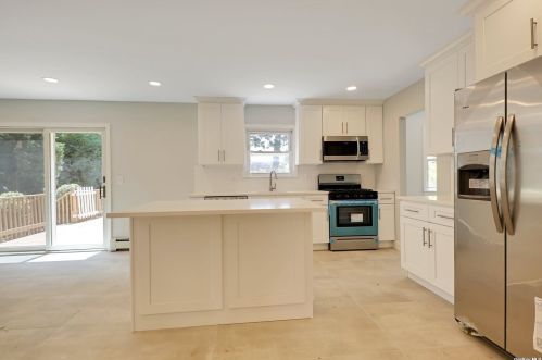 2 Maison Dr, Holbrook NY  11741-1314 exterior