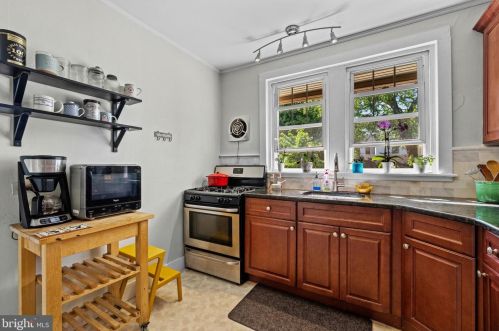 37 Hillcrest Ave, Camden NJ  08108-1318 exterior