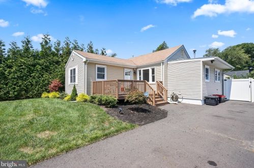 619 Main St, Berkeley Township, NJ 08721-2225