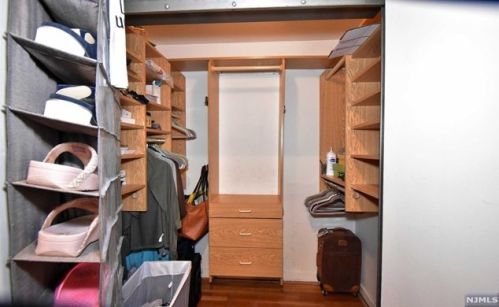 26 Elmwood Ter, Elmwood Park NJ  07407-1729 exterior