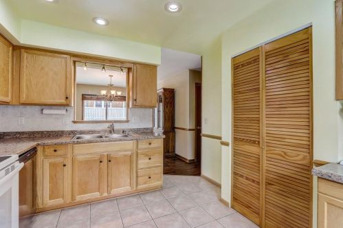 2022 116, Milwaukee WI 53226-2104 exterior