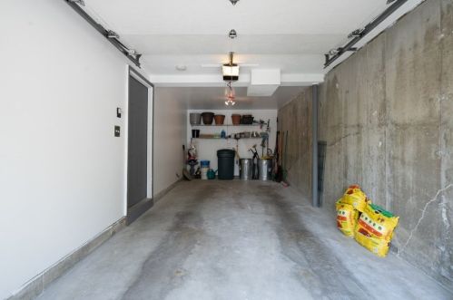 18 Palmer Rd, Monson MA 01057-9583 exterior