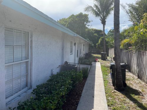 138 5th Ave, Delray Beach, FL 33483-5429