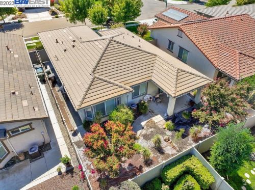 1549 Maple Valley St, Manteca CA 95336-5127 exterior