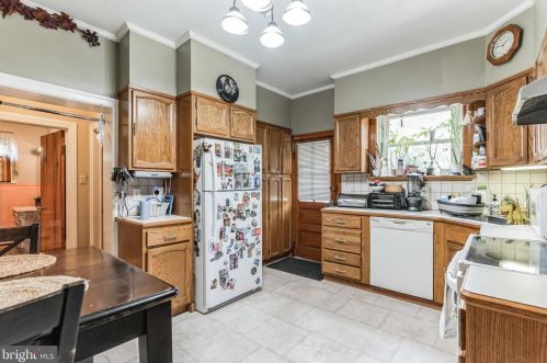 325 Brighton Ter, Holmes PA  19043-1010 exterior