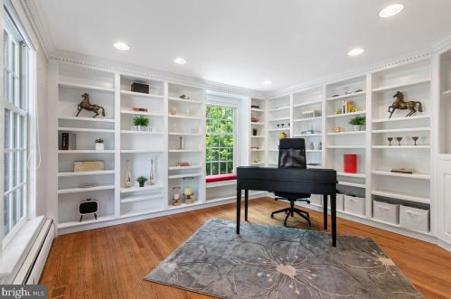 213 Constitution Dr, Princeton NJ  08540-6711 exterior