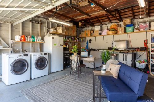 6028 Dunrobin Ave, Lakewood CA  90713-1034 exterior