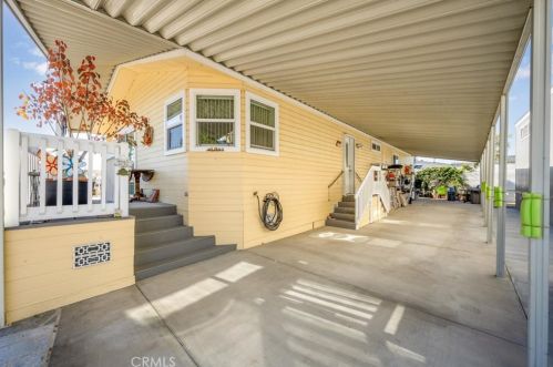 305 Sand Piper Dr, Long Beach, CA 90803-2322