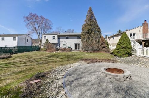 8 Glencross Rd, West Milford Lakes NJ  07480-2206 exterior