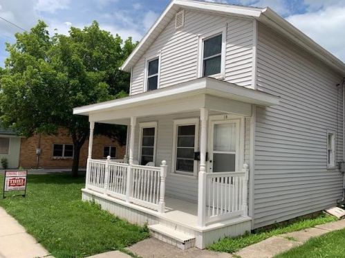 18 School St, Chilton, WI 53014-1346