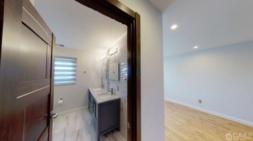 33 Berkshire Rd, Old Bridge NJ  08857-1601 exterior