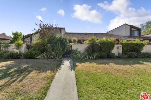 24626 Golfview Dr, Santa Clarita, CA 91355-2301