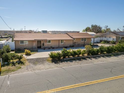 1591 Persimmon St, Rialto CA  92377-4190 exterior