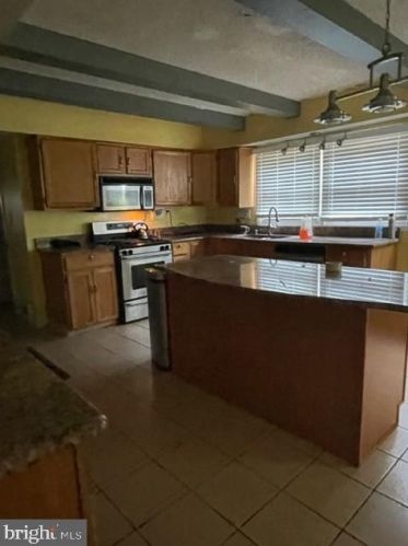 77 Winterberry Ln, Willingboro NJ  08046-3414 exterior